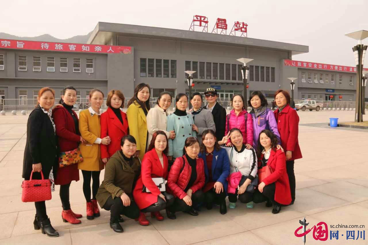 平昌实验小学:走基层、看变化、谋发展 开展系列活动庆祝“三八”国际妇女节 平昌实验小学:走基层、看变化、谋发展 开展系列活动庆祝“三八”国际妇女节