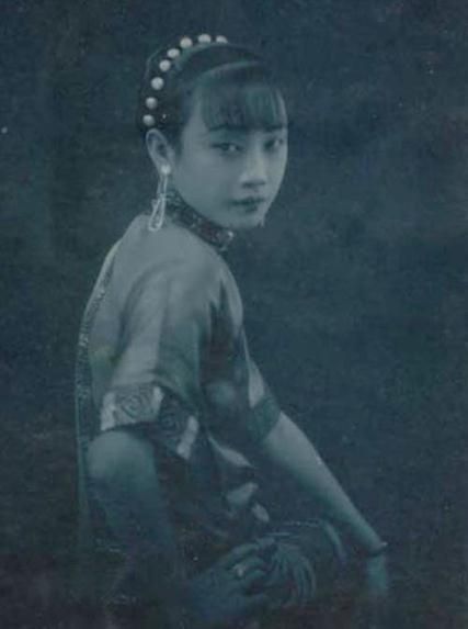 �ձ�����ϼ��̩������� ͼ�������������ĵ�һ��Ů����ͼ��