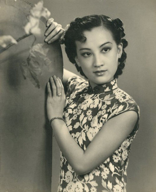 �ձ�����ϼ��̩������� ͼ�������������ĵ�һ��Ů����ͼ��