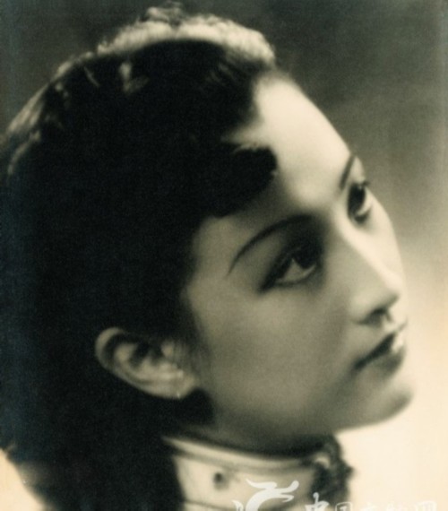 �ձ�����ϼ��̩������� ͼ�������������ĵ�һ��Ů����ͼ��