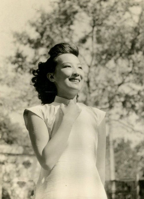 �ձ�����ϼ��̩������� ͼ�������������ĵ�һ��Ů����ͼ��