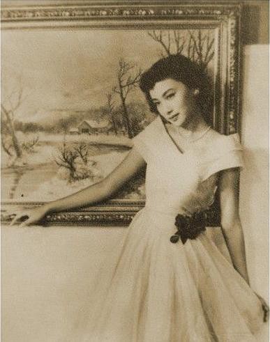 �ձ�����ϼ��̩������� ͼ�������������ĵ�һ��Ů����ͼ��