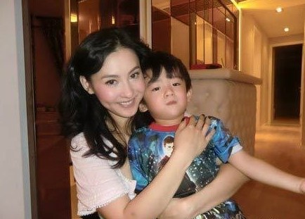 �ձ�����ϼ��̩������� ͼ�������������ĵ�һ��Ů����ͼ��