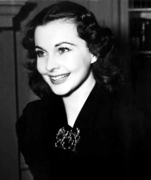 �ձ�����ϼ��̩������� ͼ�������������ĵ�һ��Ů����ͼ��