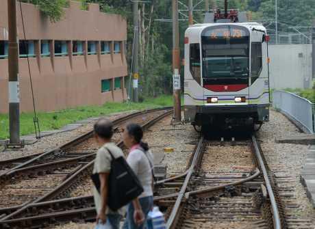 香港两列轻铁列车相撞涉人为因素 有关车长调