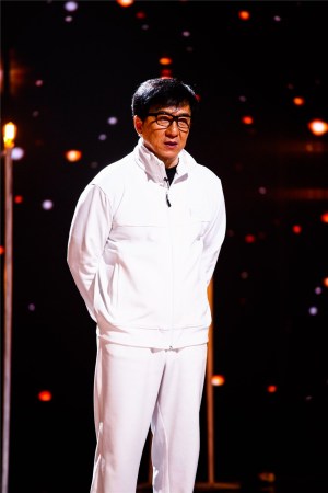 成龙禁毒日谈房祖名:公安最好每年关他半年