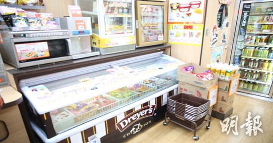 情侣商店内专注吵架女婴从雪柜顶坠地受伤(图)