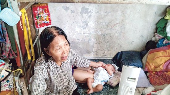 儿子屡与印尼女结“风流债”生仨孩“扔”给老母亲