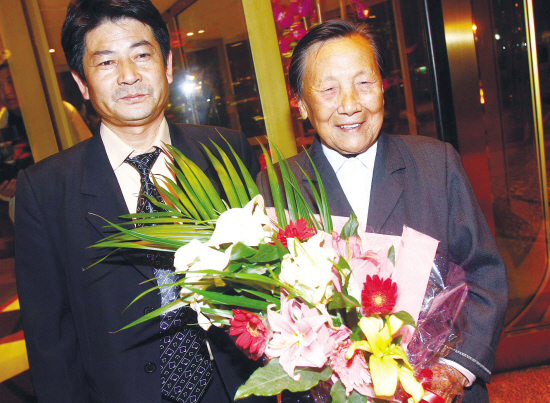 夏淑琴连夜赶回南京。快报记者 顾炜 摄