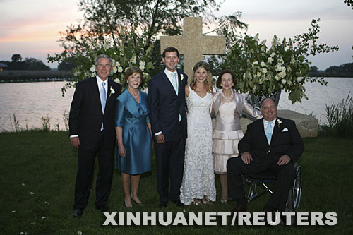 ����5��11���ɰ׹���������Ƭ��ʾ���ǣ�5��10�գ�������������ͳ��ʲ����һ�������������ɺڸ�����ղ�ȡ��ڸ��ĸ��������غ͸���Լ����Ӱ���10�հ�������ʲ��ͳ�İ�Ůղ���������ÿ���˹�ݿ��͸���ũ������¶������뽻���Ѿõ����Ѻڸ񹲽�������