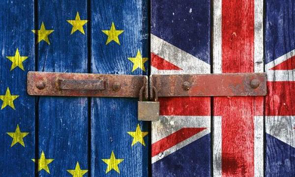 英国民众争相申请爱尔兰护照 表格被抢空_国际