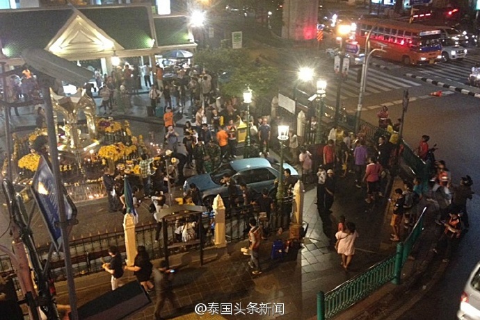 泰国一轿车闯入四面佛景点 有中国游客受伤 泰国一轿车闯入四面佛景点 有中国游客受伤