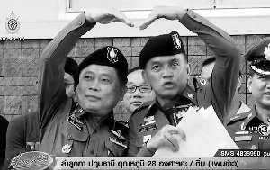 泰国互殴者被抓后要和解:一起比出爱心手势 泰国互殴者被抓后要和解:一起比出爱心手势