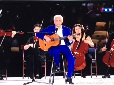 开幕式老艺术家弹吉他唱巴西国歌 温暖又温柔 开幕式老艺术家弹吉他唱巴西国歌 温暖又温柔