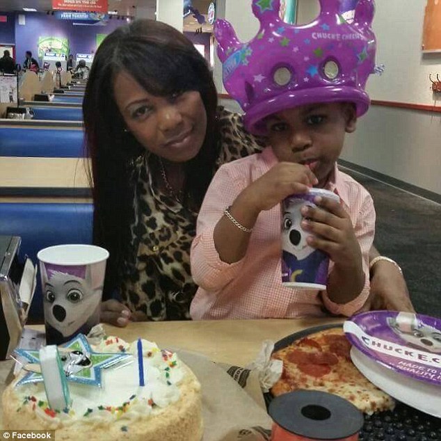 美国廉价航空闹乌龙 把两名5岁男孩弄混送错地 美国廉价航空闹乌龙 把两名5岁男孩弄混送错地