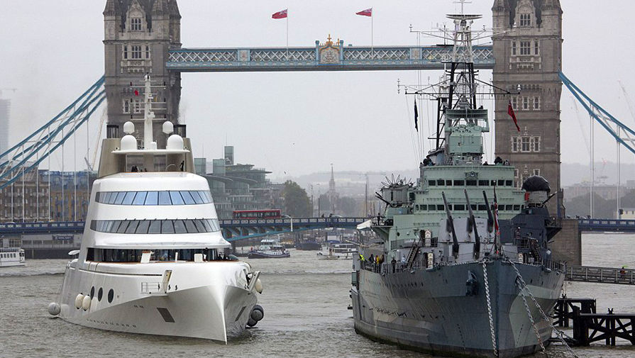 俄亿万富豪超豪华游艇惊现伦敦泰晤士河 俄亿万富豪超豪华游艇惊现伦敦泰晤士河