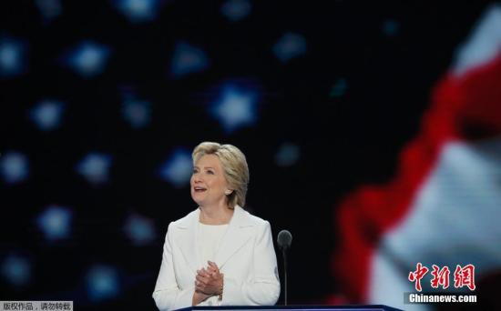 当地时间7月29,美国费城,为期四天的美国民主党全国代表大会的最后一天,前国务卿希拉里正式接受提名,与共和党总统候选人特朗普展开对决。