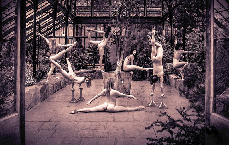 剑桥大学体育生拍裸体慈善写真展力与美 剑桥大学体育生拍裸体慈善写真展力与美