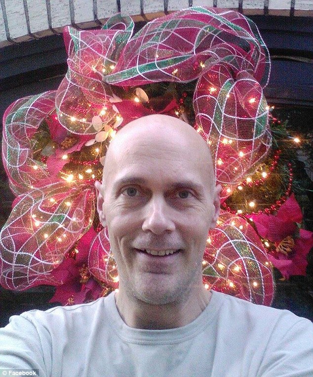 美男子纽约剧院撒好友骨灰导致表演取消 美男子纽约剧院撒好友骨灰导致表演取消