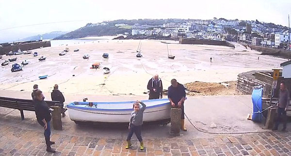 英8岁自闭症男童展现惊人舞蹈水平 竟全靠自学 英8岁自闭症男童展现惊人舞蹈水平 竟全靠自学