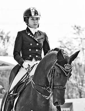 评论 | “嫁给国家”的朴槿惠为何栽在了闺蜜身上?韩国乱局到底“水有多深”?