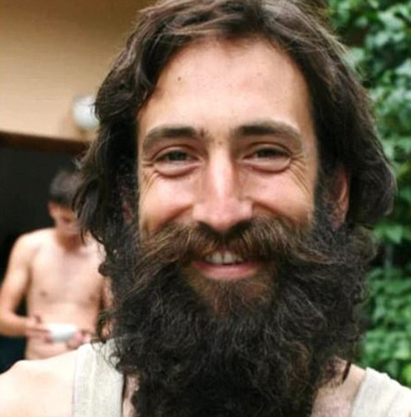 澳男子因形似耶稣非洲旅行受民众热烈关注 澳男子因形似耶稣非洲旅行受民众热烈关注