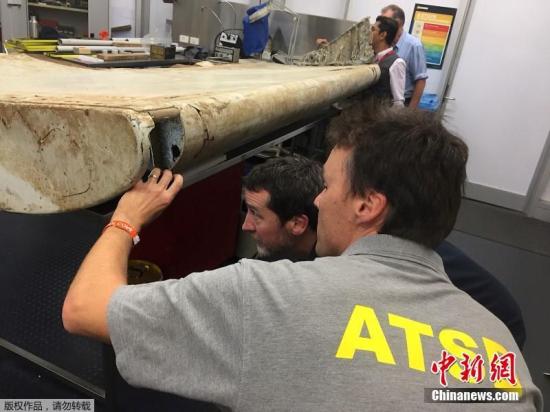 资料图:2014年3月8日,马航MH370在从吉隆坡飞往北京的途中失联。马来西亚政府在2015年1月29日正式宣布航班失事,并推定机上239名乘客和机组人员已遇难。