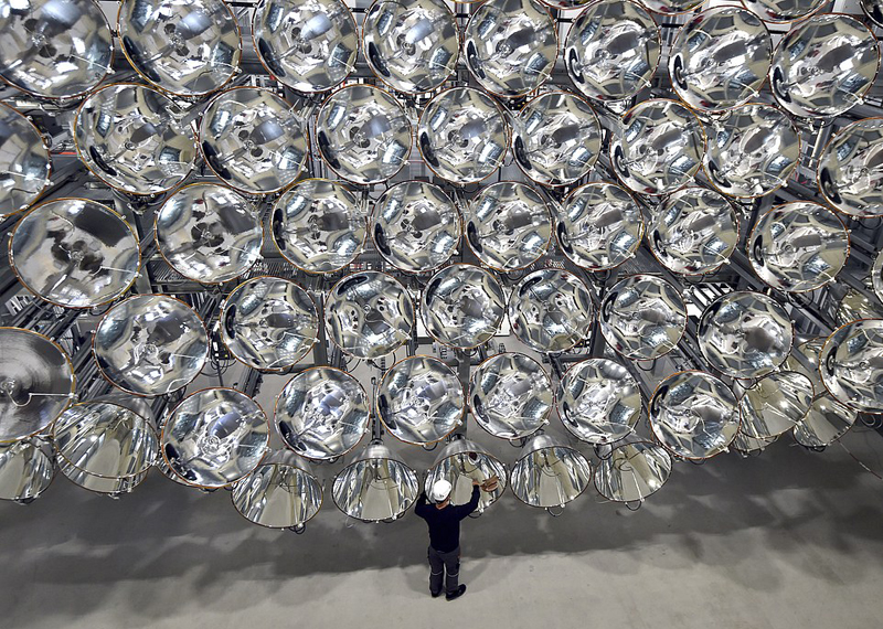 德国科学家建“人造太阳”:似巨大蜂巢 德国科学家建“人造太阳”:似巨大蜂巢