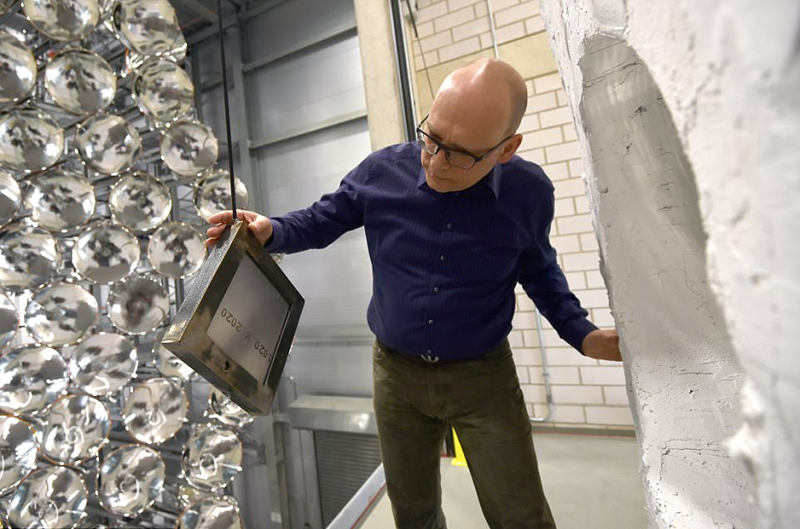 德国科学家建“人造太阳”:似巨大蜂巢 德国科学家建“人造太阳”:似巨大蜂巢