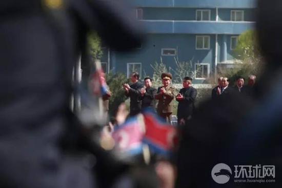 ����4��13�գ���������쵼�˽�������ƽ��4��25�Ļ���ݹ㳡��ϯ�������סլ¥�Ŀ�����ʽ�����ʡ�4��25�Ļ�����ǳ����ߴ�Ļ����ַ��������ֵ�ʮ����סլ¥�����ʽ�ְ����Աʹ�ã�ȥ���ɽ��������Է��𲢶��ָ�����ɡ�