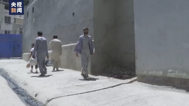 美军仓皇撤离阿富汗一周年 遭美军机碾轧死者家属:美国毫无人道