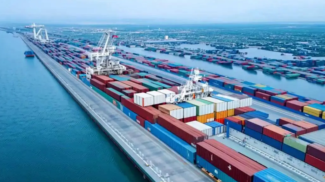 �����������ǿ�ѧ�ߣ����й�����ۡ�վ��ס�� �й�����ȫ�򾭼ô�����ͬ����