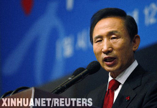 12月20日,韩国当选总统李明博在首尔参加一个新闻发布会。李明博当天表示,他将开启朝鲜半岛无核化的和平时代,并为此采取实用主义外交政策。 新华社/路透