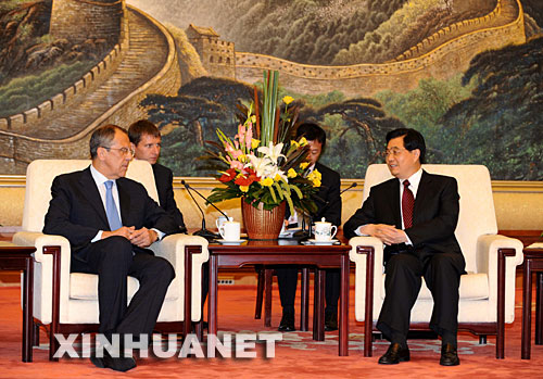 7月21日,国家主席胡锦涛在北京人民大会堂会见俄罗斯外长拉夫罗夫。 新华社记者黄敬文摄