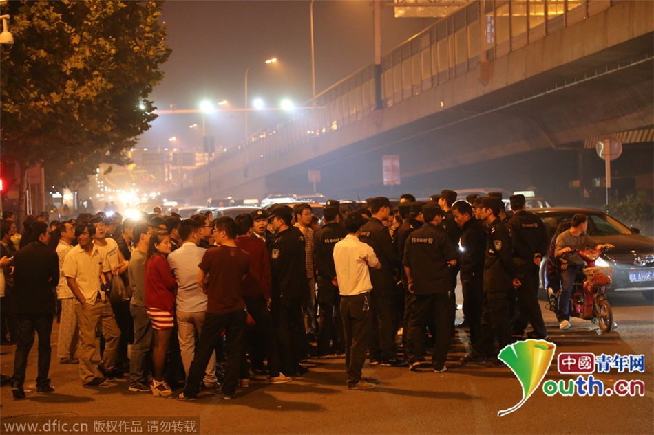 ���պϷ�һС��ͣ�糬30Сʱ ҵ��ҹ�۽�ͷ��˵��