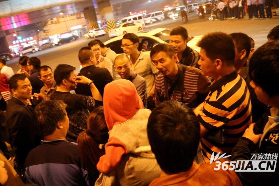 ���պϷ�һС��ͣ�糬30Сʱ ҵ��ҹ�۽�ͷ��˵��