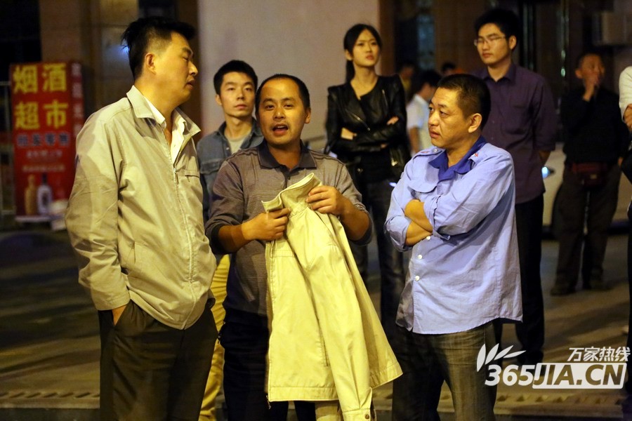 ���պϷ�һС��ͣ�糬30Сʱ ҵ��ҹ�۽�ͷ��˵��