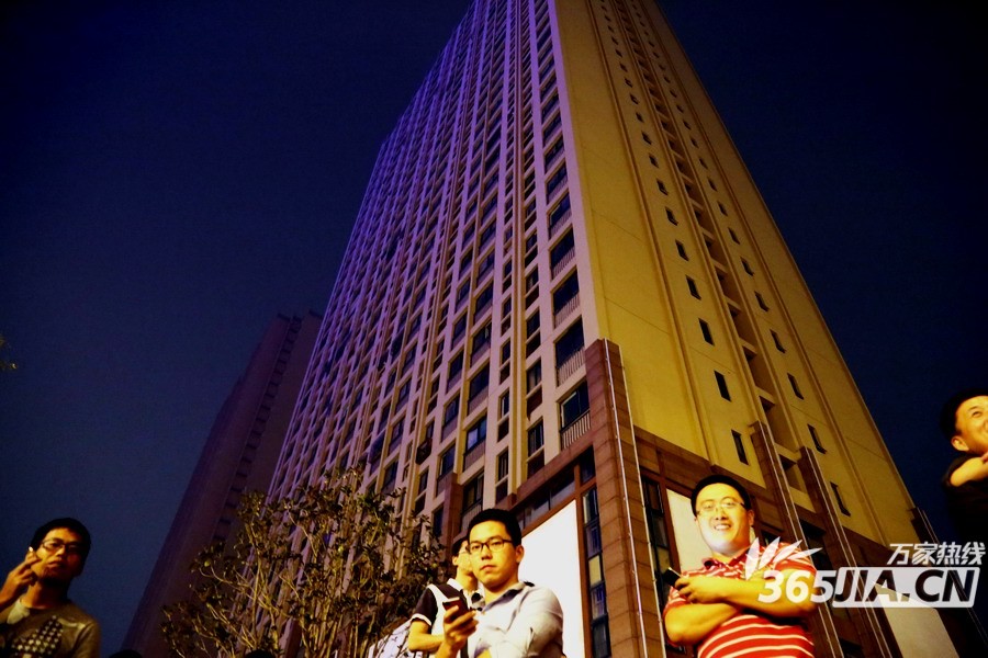 ���պϷ�һС��ͣ�糬30Сʱ ҵ��ҹ�۽�ͷ��˵��