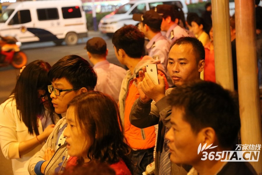 ���պϷ�һС��ͣ�糬30Сʱ ҵ��ҹ�۽�ͷ��˵��