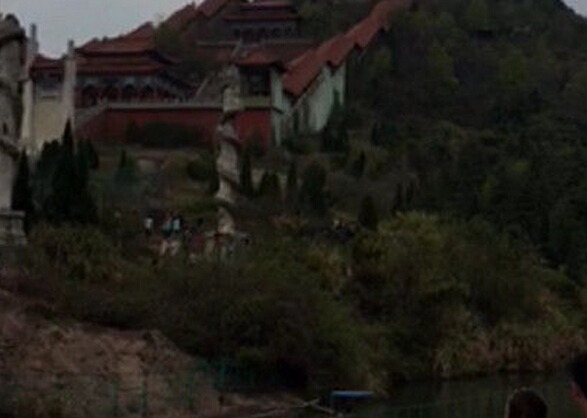 大冶一游客乘坐高空索道时被卡 从百米高空坠亡 大冶一游客乘坐高空索道时被卡 从百米高空坠亡