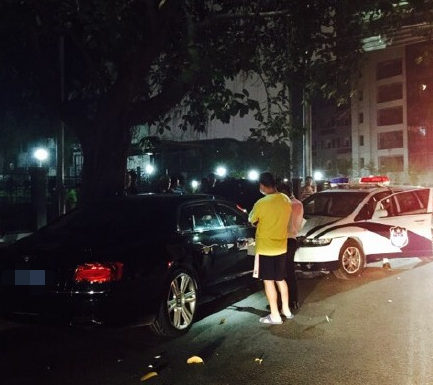 ����һ����ײ·��ͣ�ű��� ��ʻԱ��֪ȥ��