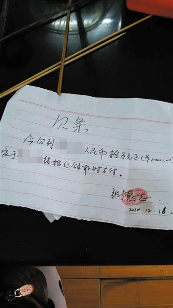 �ݳ�Ϊ�ŵ�־����Ůʿ��д��Ƿ�����������ɻ�Ůʿ��ͼ