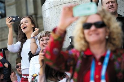 解放军仪仗队亮相获盛赞 俄罗斯姑娘:帅极了 解放军仪仗队亮相获盛赞 俄罗斯姑娘:帅极了