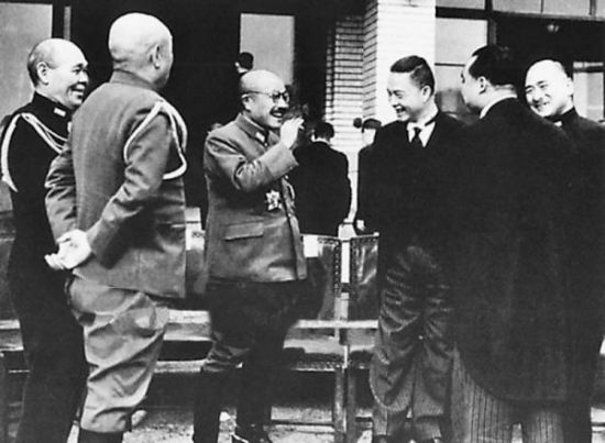 1942��12�£��վ���ֲ��α���Ͼ�����������ϯ����������������ǰ���������μӡ�����ս��һ�������ᡱ��ͼΪ�������������Ӣ����������ʱ�����Σ�����Ӣ�������̣�����֮ɫ�����Ա���