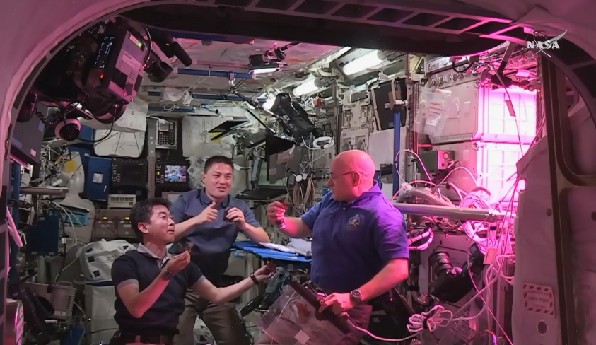 ���ʿռ�վ�ۺ����������˷��� �Ա�׳���