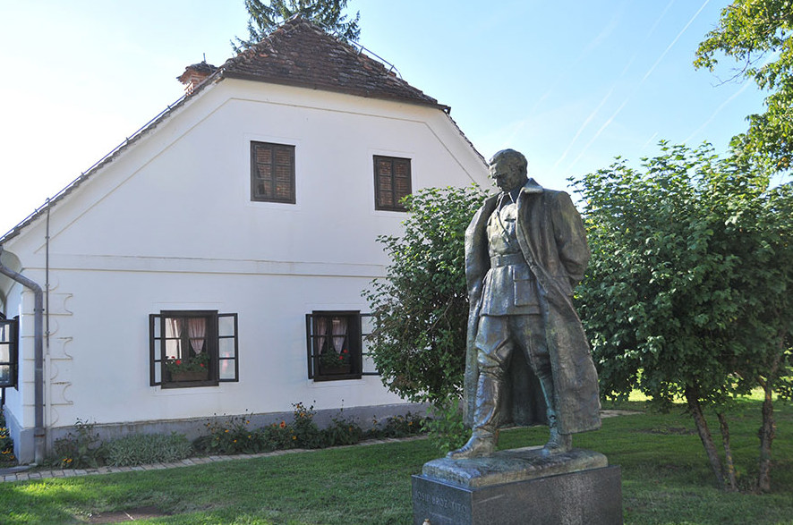 铁托雕像(薛群 摄)图片来源:新华国际 铁托雕像(薛群 摄)图片来源:新华国际