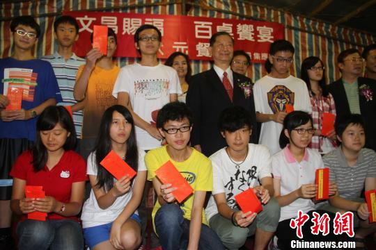 台湾教师节寺庙现“状元餐”尊师重道弘扬传统文化 台湾教师节寺庙现“状元餐”尊师重道弘扬传统文化