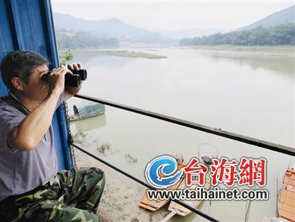 “载台胞客车漳州坠江”追踪:搜寻最后1名失踪者