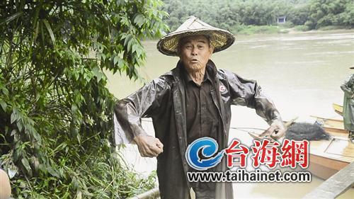 台胞旅游车福建坠江追踪:75岁渔翁驾船连救3人