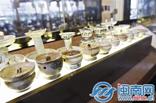 泉州台商投资区古油灯收藏展 万盏油灯见证海丝文化 泉州台商投资区古油灯收藏展 万盏油灯见证海丝文化
